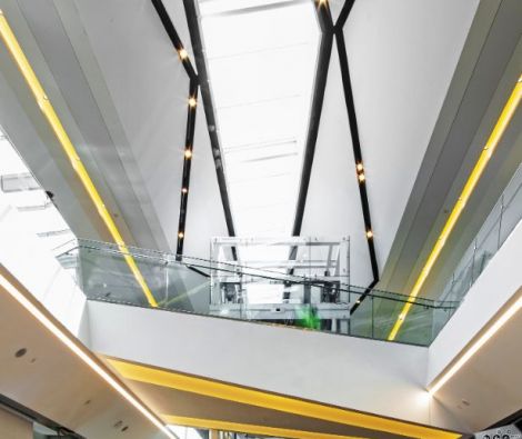 Le plafond tendu à froid a trouvé sa place dans le centre commercial